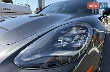 Фастбэк Porsche Panamera 2018 в 