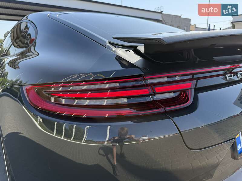 Фастбэк Porsche Panamera 2018 в Днепре