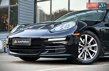 Фастбэк Porsche Panamera 2015 в 