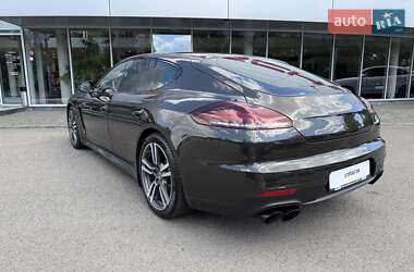 Фастбэк Porsche Panamera 2013 в 