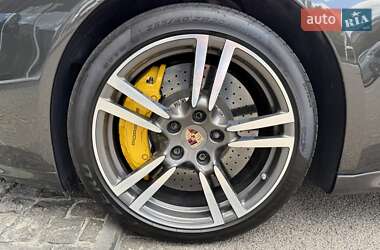 Фастбэк Porsche Panamera 2013 в 