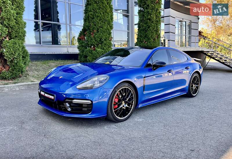 Фастбэк Porsche Panamera 2018 в Киеве