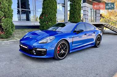 Фастбэк Porsche Panamera 2018 в 
