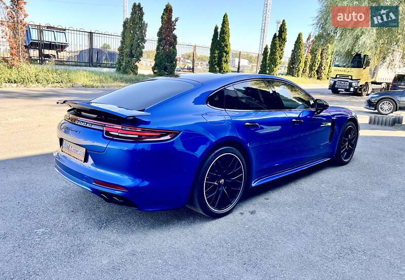 Фастбэк Porsche Panamera 2018 в Киеве