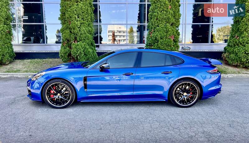 Фастбэк Porsche Panamera 2018 в Киеве