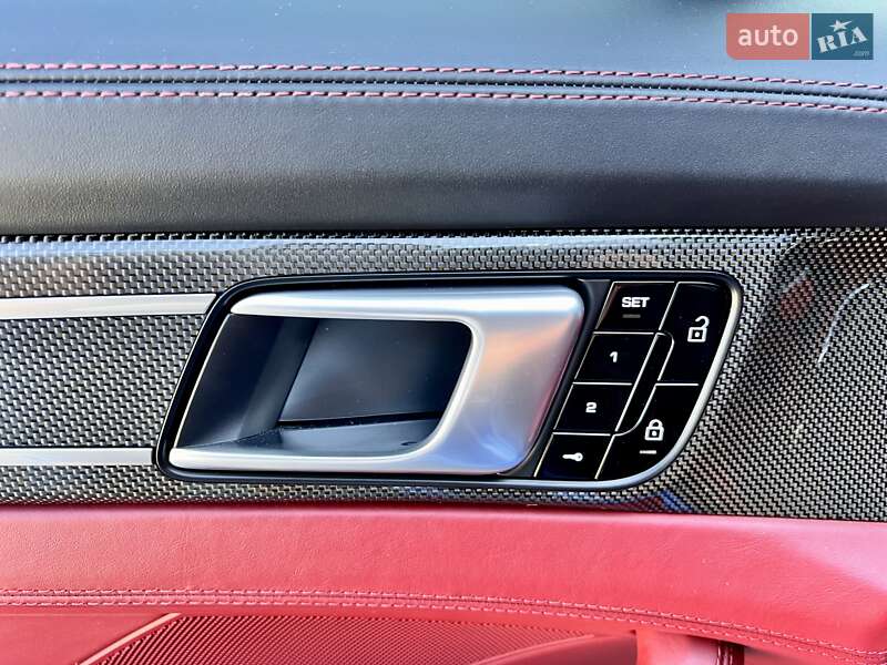 Фастбэк Porsche Panamera 2018 в Киеве