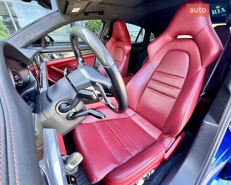 Фастбэк Porsche Panamera 2018 в Киеве