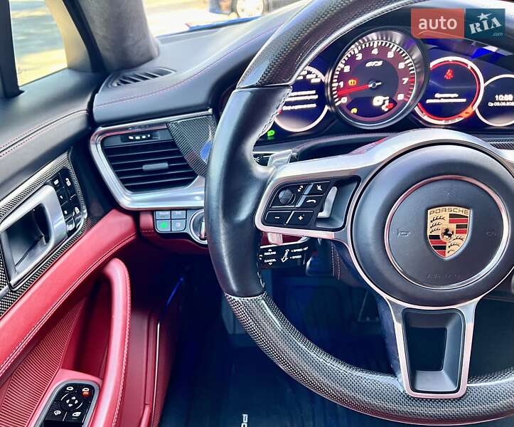 Фастбэк Porsche Panamera 2018 в Киеве