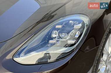 Фастбэк Porsche Panamera 2019 в 