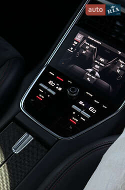 Фастбэк Porsche Panamera 2019 в 