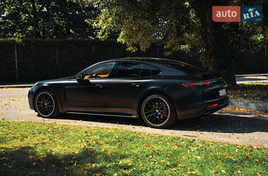 Фастбэк Porsche Panamera 2020 в 