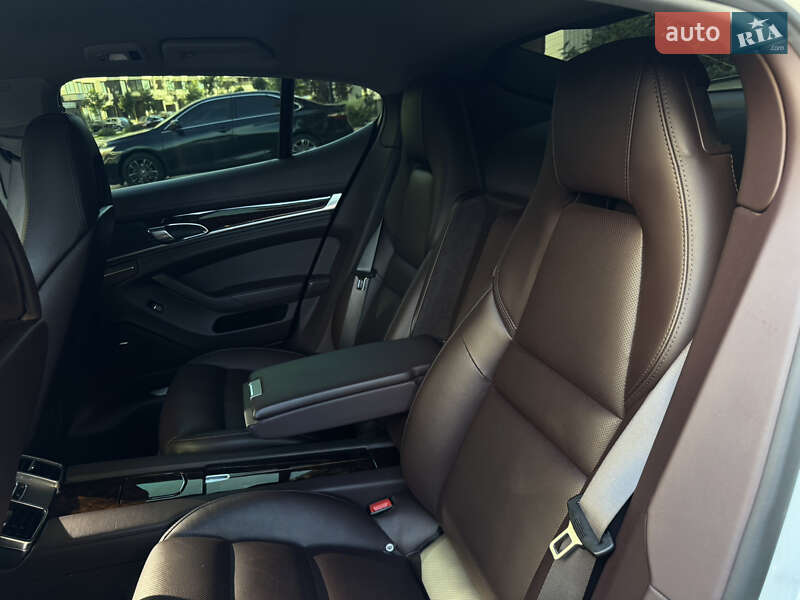 Фастбэк Porsche Panamera 2013 в Киеве