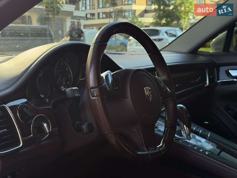 Фастбэк Porsche Panamera 2013 в Киеве