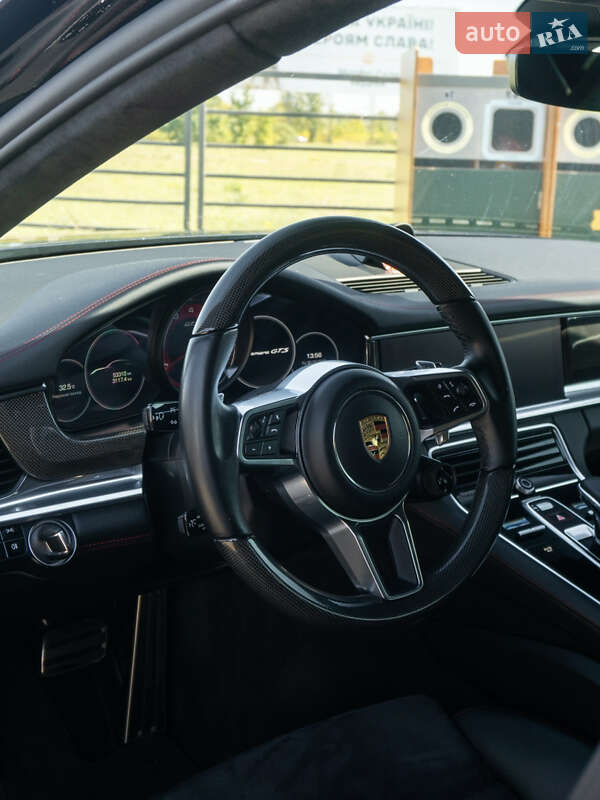 Фастбэк Porsche Panamera 2019 в Киеве