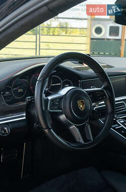 Фастбэк Porsche Panamera 2019 в 