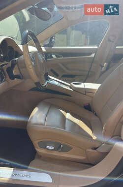 Фастбэк Porsche Panamera 2012 в 