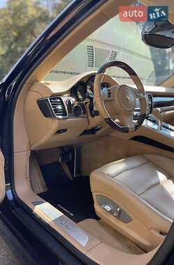 Фастбэк Porsche Panamera 2012 в 