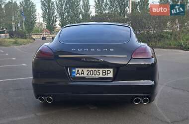 Фастбэк Porsche Panamera 2011 в 