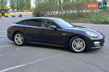 Фастбэк Porsche Panamera 2011 в 