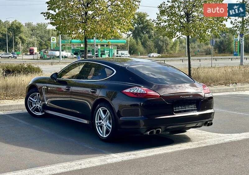 Фастбек Porsche Panamera 2010 в Києві
