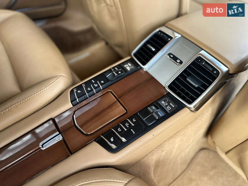 Фастбек Porsche Panamera 2010 в Києві