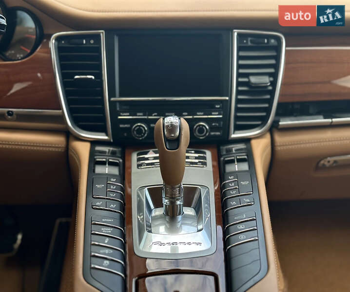 Фастбек Porsche Panamera 2010 в Києві