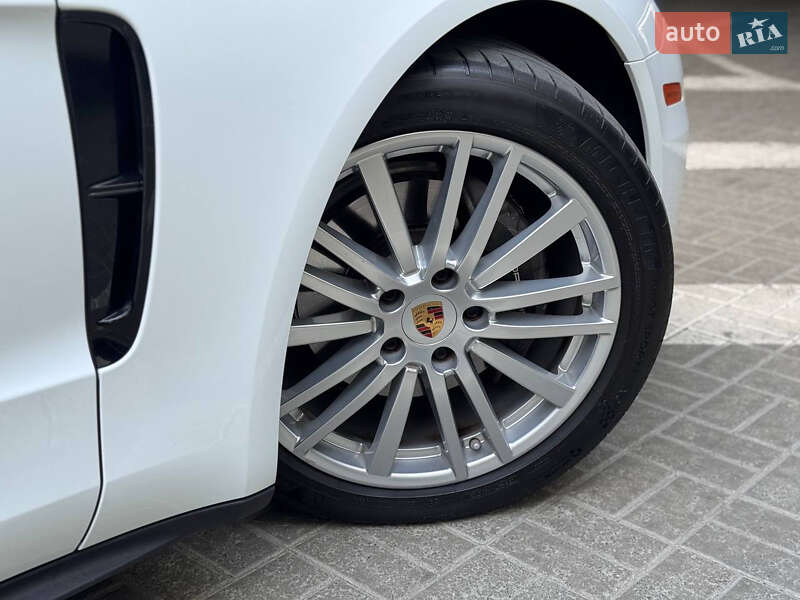 Фастбэк Porsche Panamera 2019 в Киеве фото 18 Фастбэк Porsche Panamera 2019 в Киеве