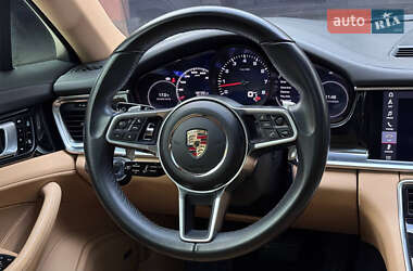 Фастбэк Porsche Panamera 2019 в 