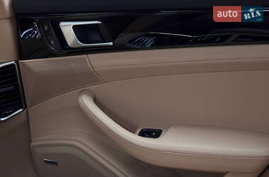 Фастбэк Porsche Panamera 2019 в 