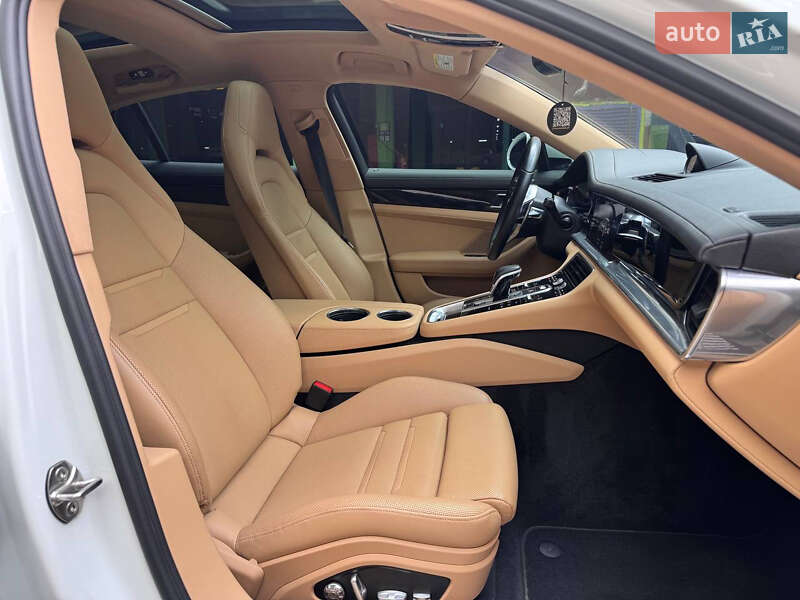 Фастбэк Porsche Panamera 2019 в Киеве фото 42 Фастбэк Porsche Panamera 2019 в Киеве