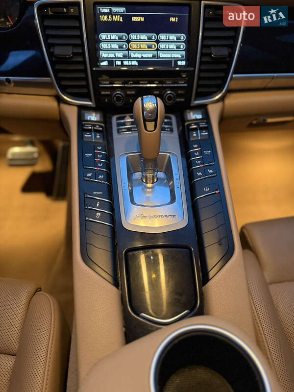 Фастбэк Porsche Panamera 2014 в Киеве