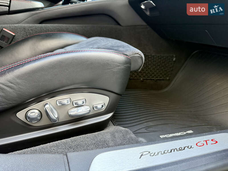 Фастбэк Porsche Panamera 2012 в Киеве
