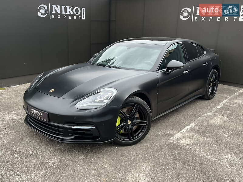 Фастбэк Porsche Panamera 2017 в Львове