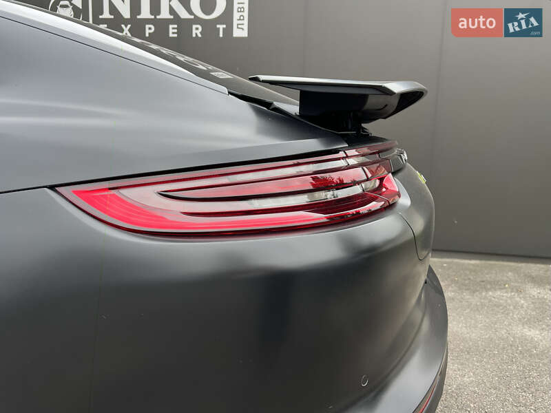 Фастбэк Porsche Panamera 2017 в Львове