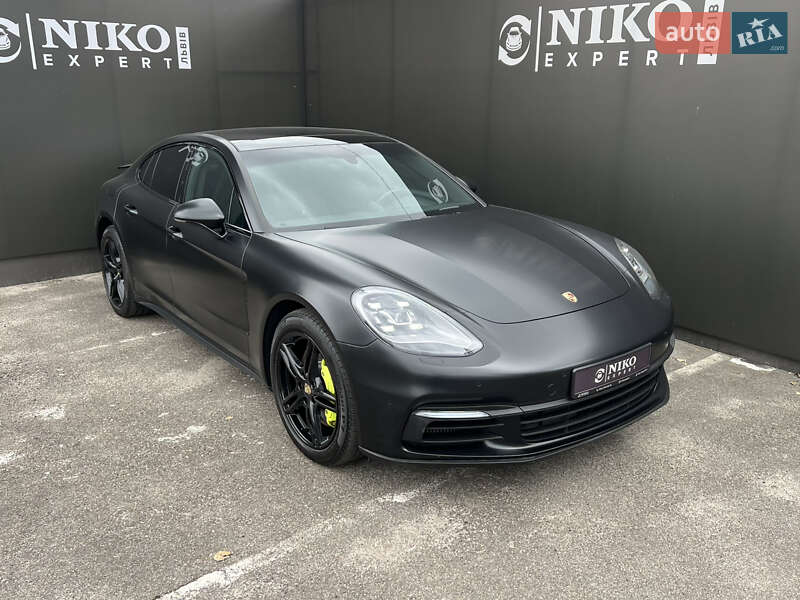 Фастбэк Porsche Panamera 2017 в Львове