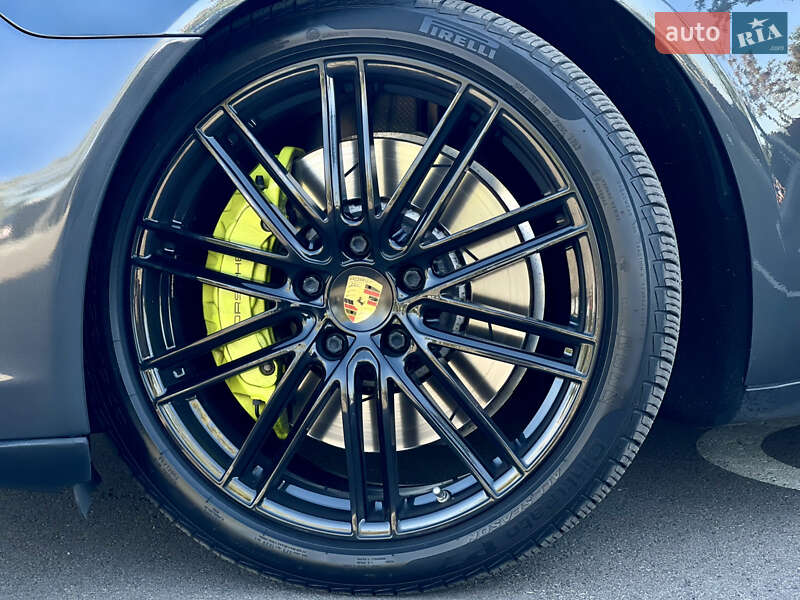 Фастбэк Porsche Panamera 2018 в Киеве фото 5 Фастбэк Porsche Panamera 2018 в Киеве
