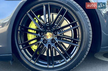 Фастбэк Porsche Panamera 2018 в 