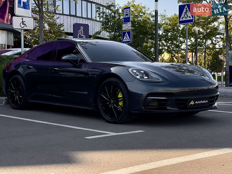 Фастбэк Porsche Panamera 2018 в Киеве фото 11 Фастбэк Porsche Panamera 2018 в Киеве