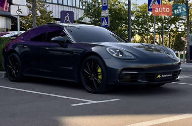 Фастбэк Porsche Panamera 2018 в 