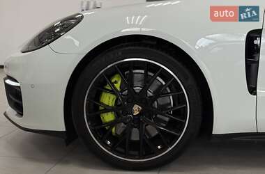 Фастбэк Porsche Panamera 2020 в 