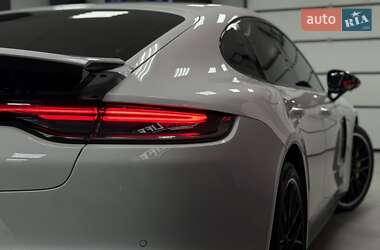 Фастбэк Porsche Panamera 2020 в 