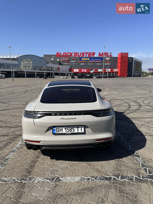 Фастбэк Porsche Panamera 2022 в Киеве