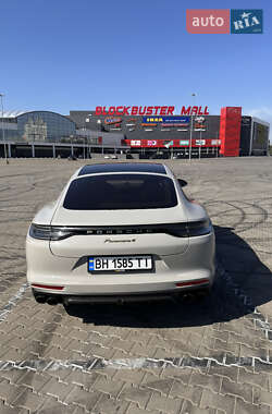 Фастбэк Porsche Panamera 2022 в 