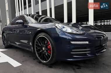 Фастбек Porsche Panamera 2014 в Києві