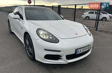 Фастбэк Porsche Panamera 2013 в 