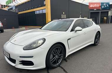 Фастбэк Porsche Panamera 2013 в 