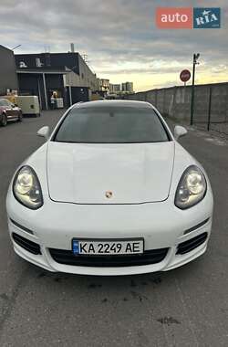 Фастбэк Porsche Panamera 2013 в 