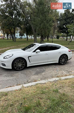Фастбэк Porsche Panamera 2015 в Киеве