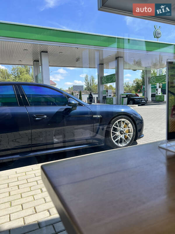 Фастбэк Porsche Panamera 2011 в Одессе