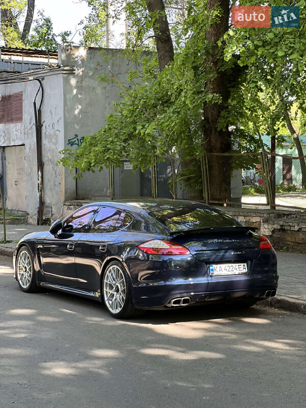 Фастбэк Porsche Panamera 2011 в Одессе